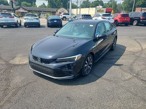 Used 2024 Honda Civic EX-L image 2