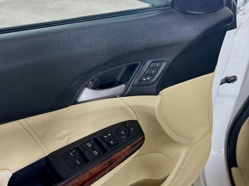 Used 2012 Honda Crosstour EX-L image 18