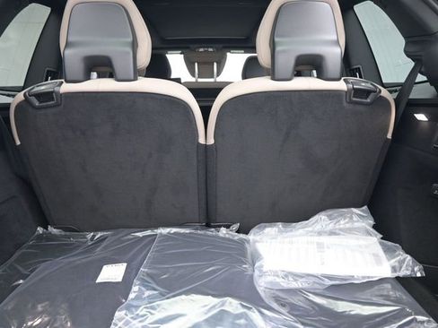 New 2026 Volvo XC90 T8 Plus image 32