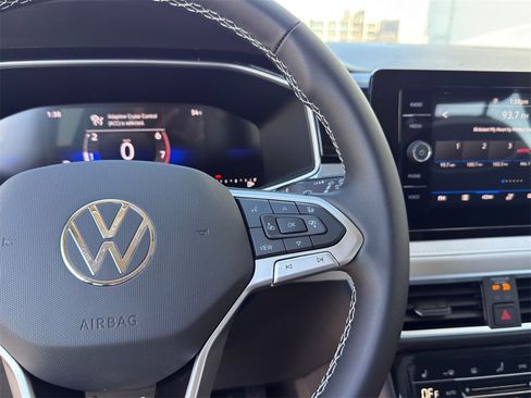 New 2026 Volkswagen Taos SE image 17