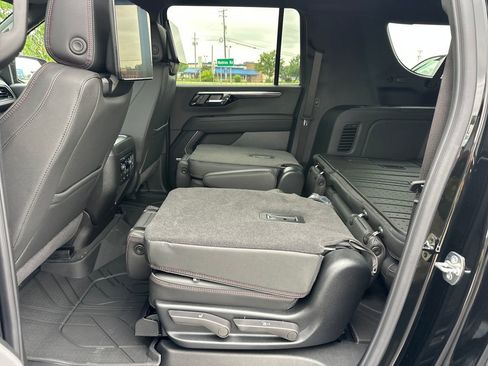 New 2026 Chevrolet Suburban RST w/ RST Capability Package AWD/4WD image 15