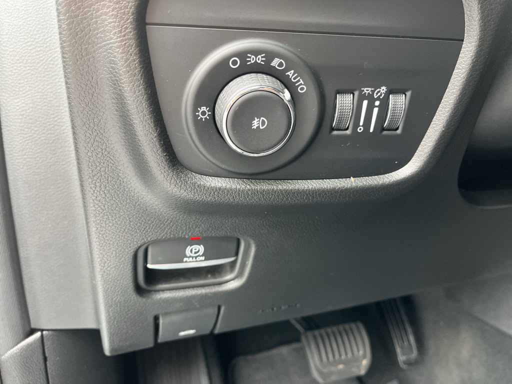 Used 2023 Jeep Grand Cherokee Overland RWD image 14