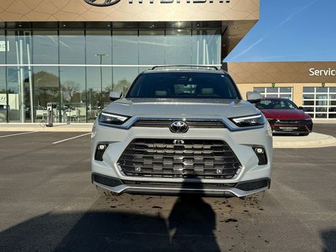 Used 2026 Toyota Grand Highlander AWD Hybrid image 2