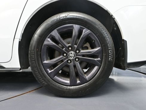 Used 2024 Toyota Sienna XSE AWD/4WD image 11