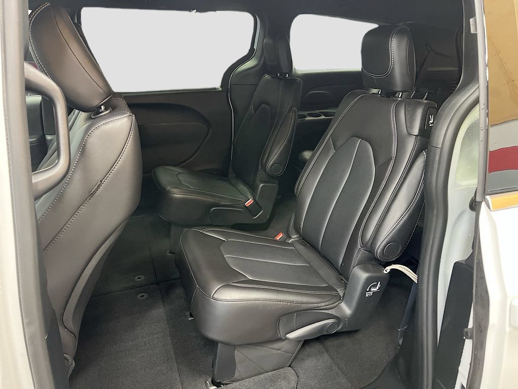 Used 2026 Chrysler Pacifica Select FWD image 23