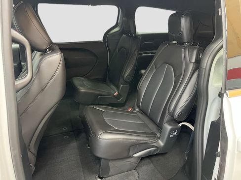 Used 2026 Chrysler Pacifica Select FWD image 23
