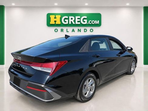 Used 2024 Hyundai Elantra SE FWD image 6