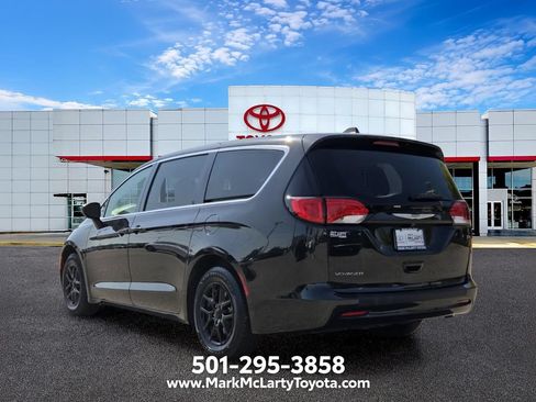 Used 2022 Chrysler Voyager LX FWD image 3