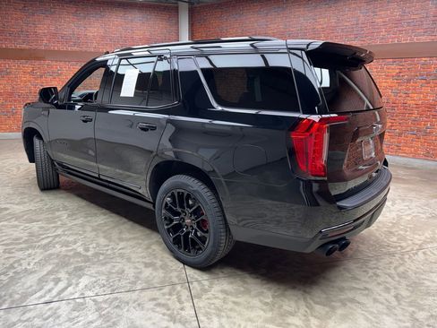 Used 2022 GMC Yukon Denali AWD/4WD image 2