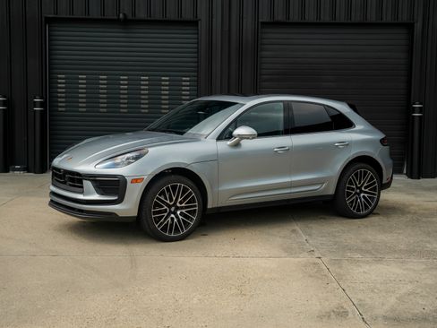 New 2025 Porsche Macan image 1