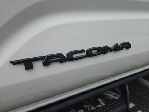 Used 2025 Toyota Tacoma TRD Off-Road w/ TRD Off Road Upgrade Package AWD/4WD image 27
