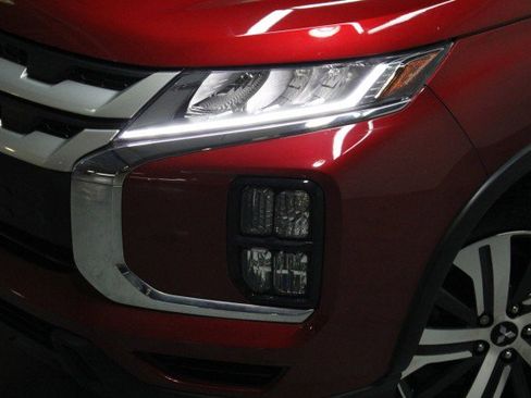 Used 2023 Mitsubishi Outlander Sport ES image 2