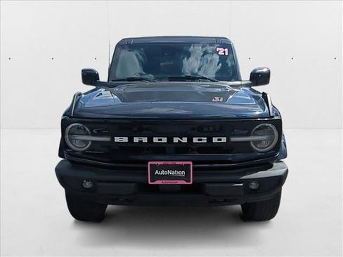 Used 2021 Ford Bronco Outer Banks image 2