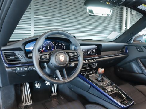 Used 2025 Porsche 911 Carrera T image 4