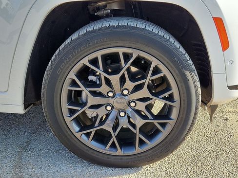 Used 2023 Jeep Grand Cherokee L Summit AWD/4WD image 6