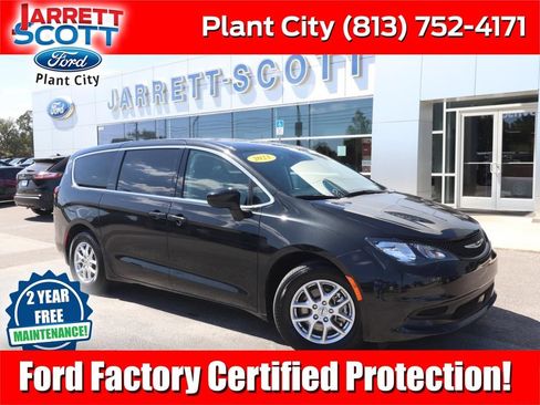 Used 2023 Chrysler Voyager LX FWD image 1