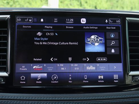 Used 2021 Chrysler Pacifica Touring-L w/ Uconnect Theater Family Group image 27