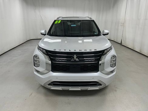 Used 2023 Mitsubishi Outlander AWD image 3