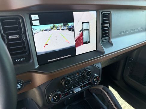 Used 2024 Ford Bronco Outer Banks AWD/4WD image 18