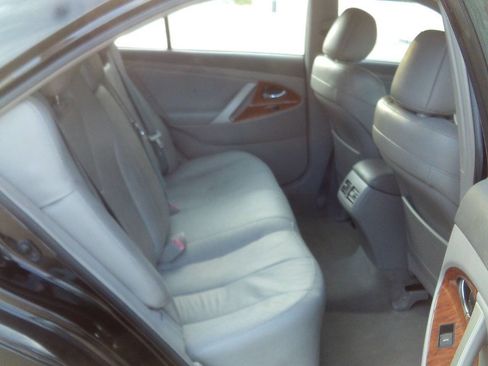 Used 2011 Toyota Camry LE FWD image 15