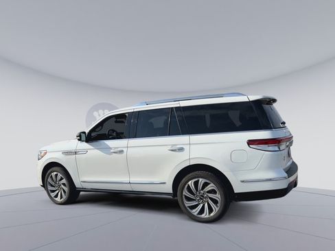 Used 2023 Lincoln Navigator Reserve AWD/4WD image 10