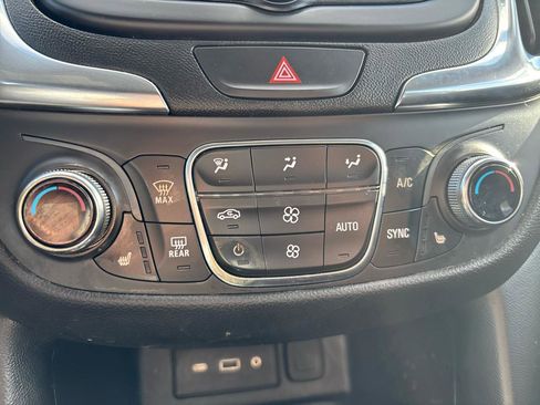 Used 2021 Chevrolet Equinox LT image 33