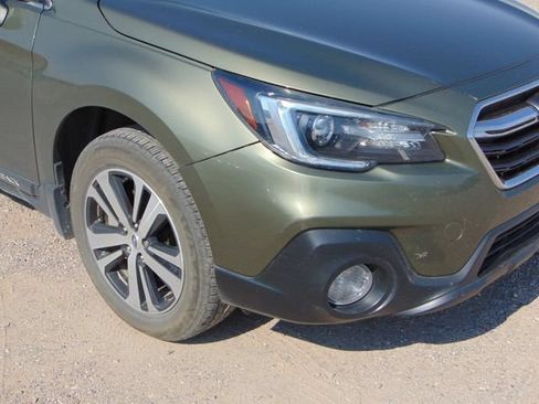 Used 2018 Subaru Outback 3.6R Limited AWD/4WD image 2