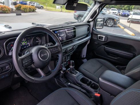 Used 2024 Jeep Wrangler Unlimited Rubicon 4xe AWD/4WD image 5