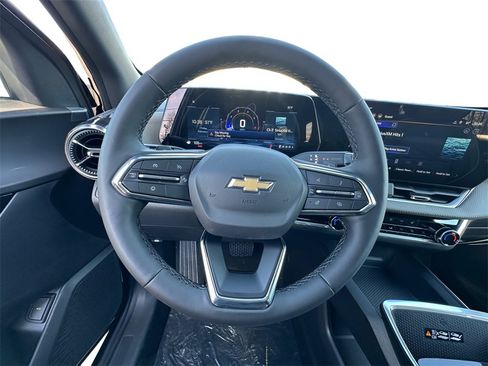 New 2026 Chevrolet Equinox LT w/ Convenience Package II image 12