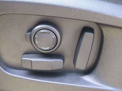 New 2026 Land Rover Defender 110 X-Dynamic SE image 14