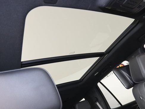 Used 2021 GMC Yukon Denali w/ Denali Ultimate Package image 11