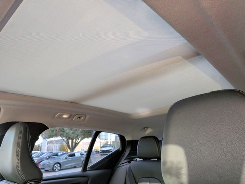 Used 2025 Volvo XC40 B5 Core image 31