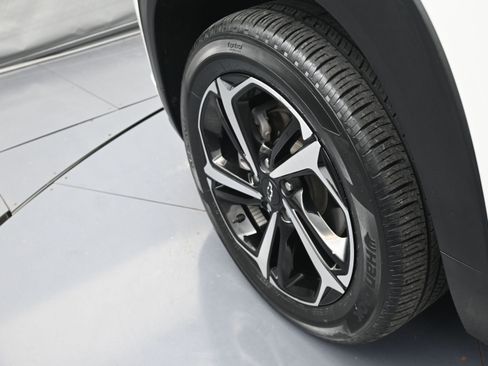 Used 2023 Chevrolet TrailBlazer RS AWD/4WD image 30