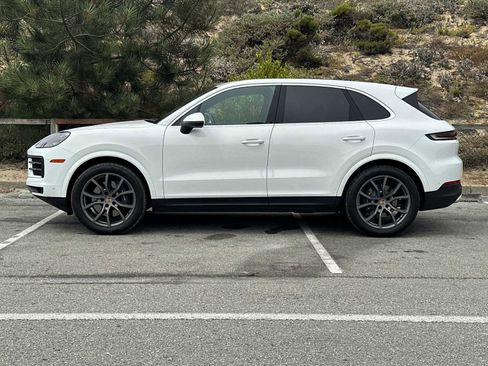 Used 2025 Porsche Cayenne image 2