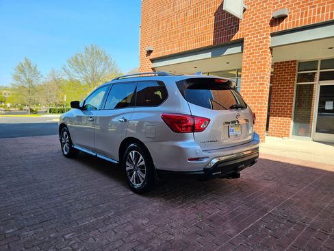 Used 2020 Nissan Pathfinder SV w/ Cargo Package image 4