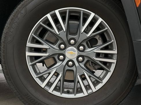 Certified 2025 Chevrolet Traverse LT image 9