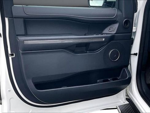 Used 2022 Ford Expedition XLT AWD/4WD image 19