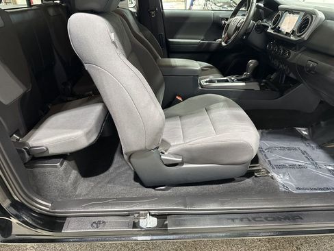 Used 2018 Toyota Tacoma TRD Sport image 18