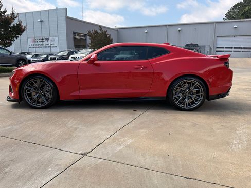 Used 2022 Chevrolet Camaro ZL1 RWD image 6