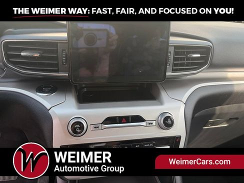 Used 2022 Ford Explorer XLT w/ Equipment Group 202A AWD/4WD image 18