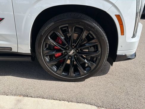 Certified 2026 Cadillac Escalade V w/ LPO, ONYX Package AWD/4WD image 18
