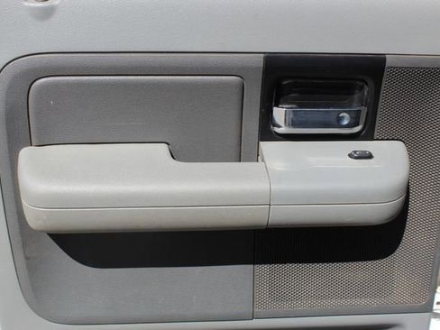 Used 2006 Ford F150 XLT image 14
