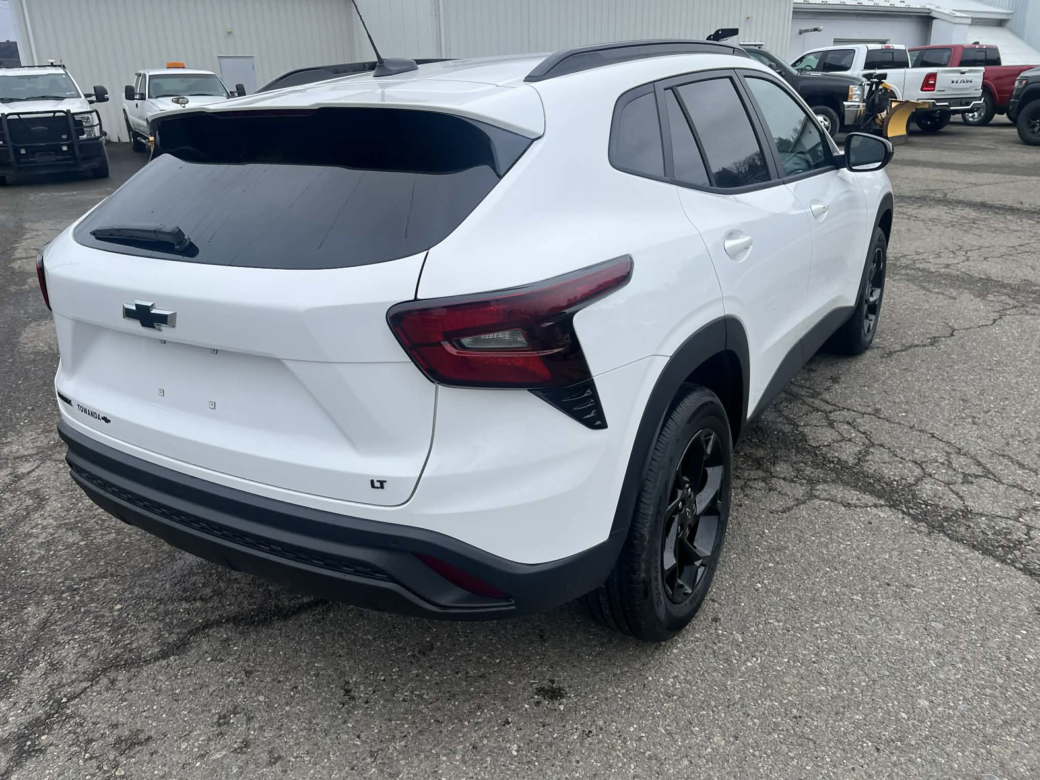 Used 2026 Chevrolet Trax LT w/ Sunroof Package FWD image 2