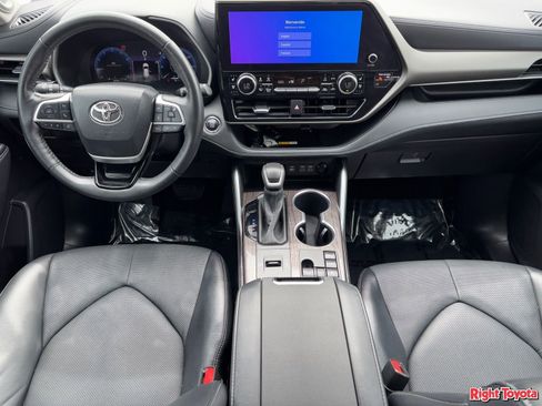 Used 2023 Toyota Highlander Limited image 15