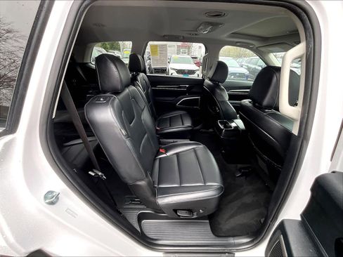 Used 2025 Kia Telluride S image 16