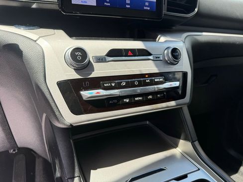 Used 2020 Ford Explorer XLT w/ Class III Trailer Tow Package AWD/4WD image 16