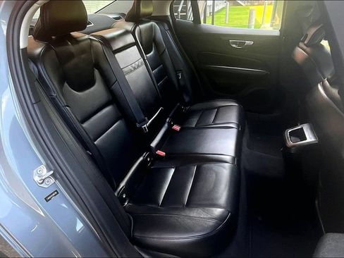 Used 2020 Volvo S60 T5 Momentum FWD image 37