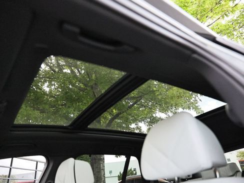 New 2026 BMW X5 xDrive50e w/ Executive Package AWD/4WD image 18