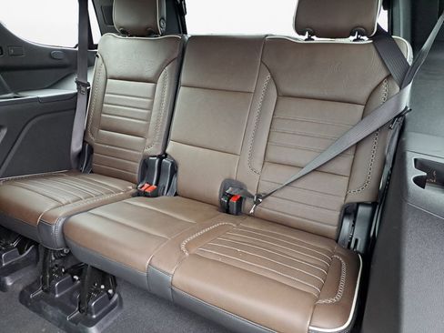 Used 2025 GMC Yukon Denali Ultimate AWD/4WD image 12
