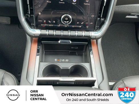 Used 2025 GMC Yukon XL Denali AWD/4WD image 24